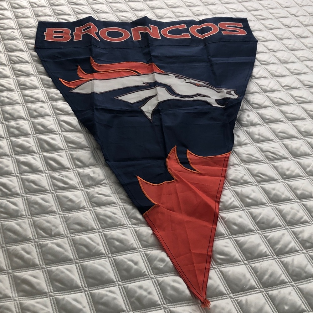Denver Broncos Double sided 40 x 27 Nylon Banner Great Gift Please Read
